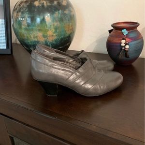 Naturalizer Gray Flex Technology Heels 7.5